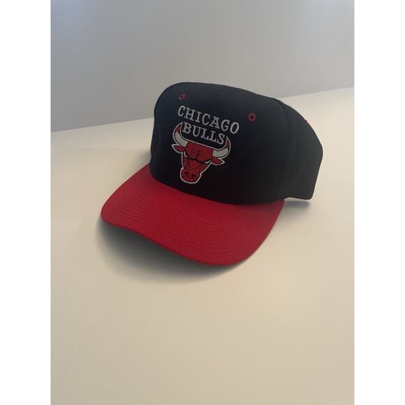 Vintgae Chicago Bulls Snapback Hat 90s NBA Official red and black - Picture 2 of 11